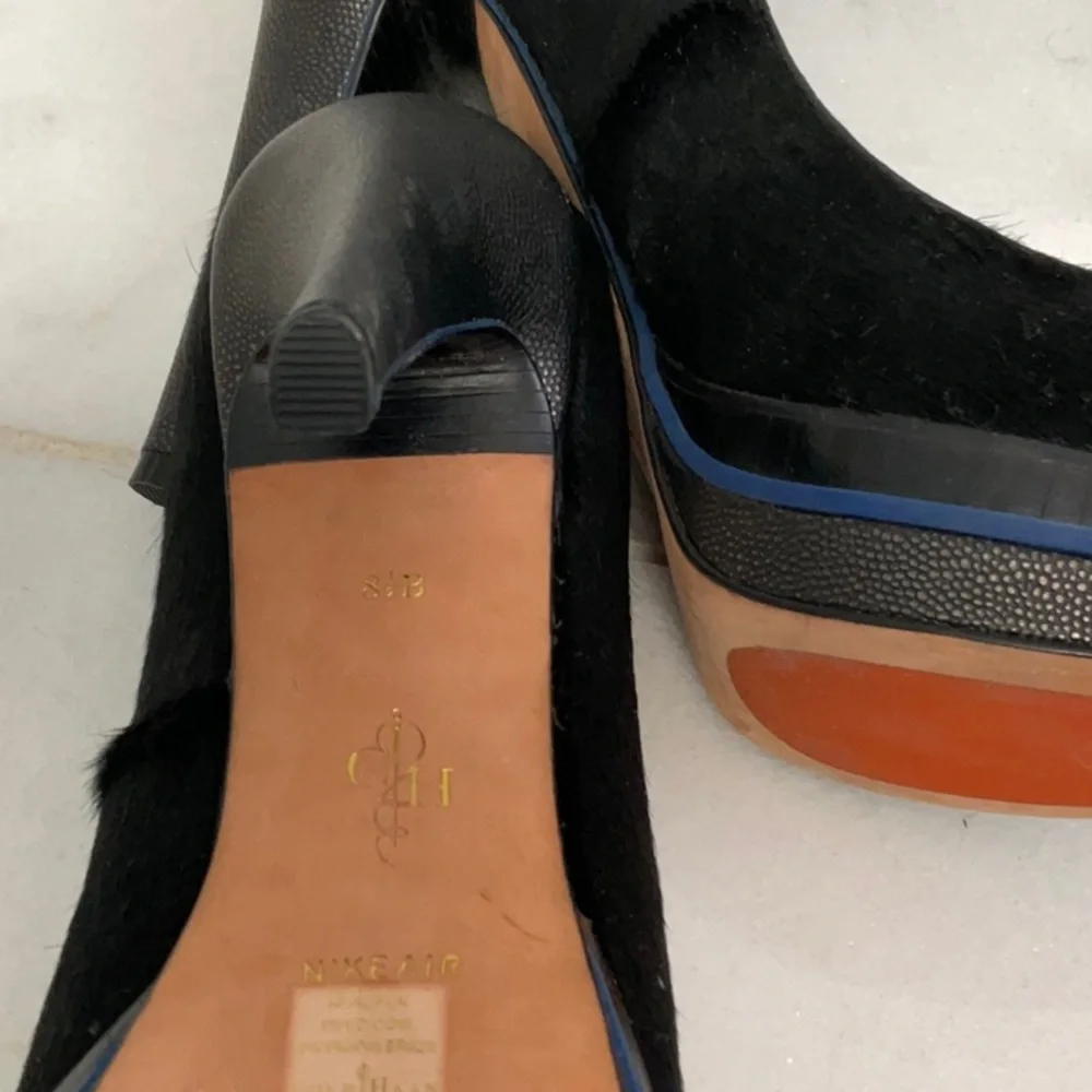 Cole Haan Cow hair Black High Heel Pumps with Blue Trim 8 1/2 new